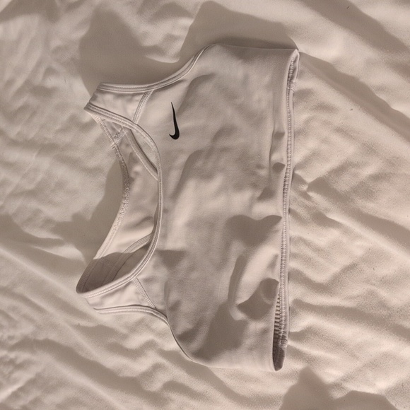 Set of Nike sports bras - Picture 6 of 8